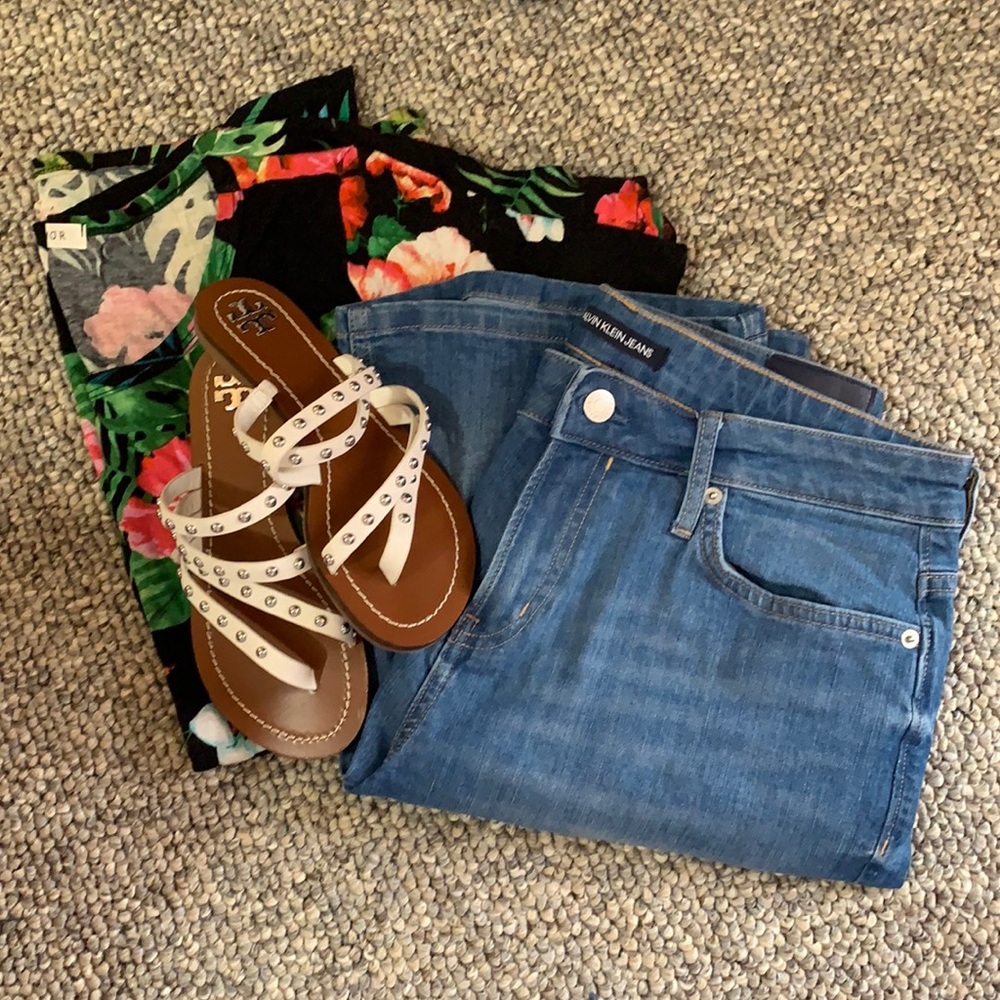 EUC Calvin Klein size 12 Medium wash Bermudas